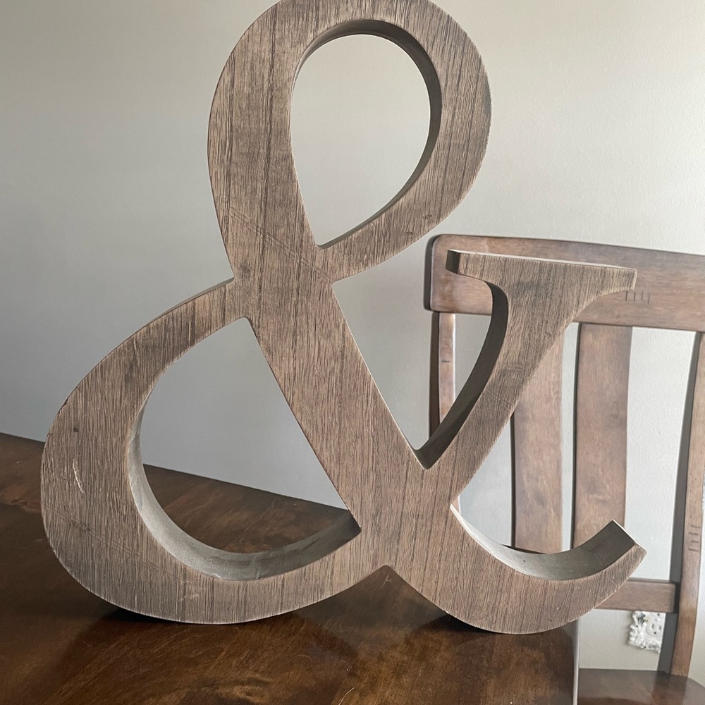 Wood ampersand - Picture 1 of 2
